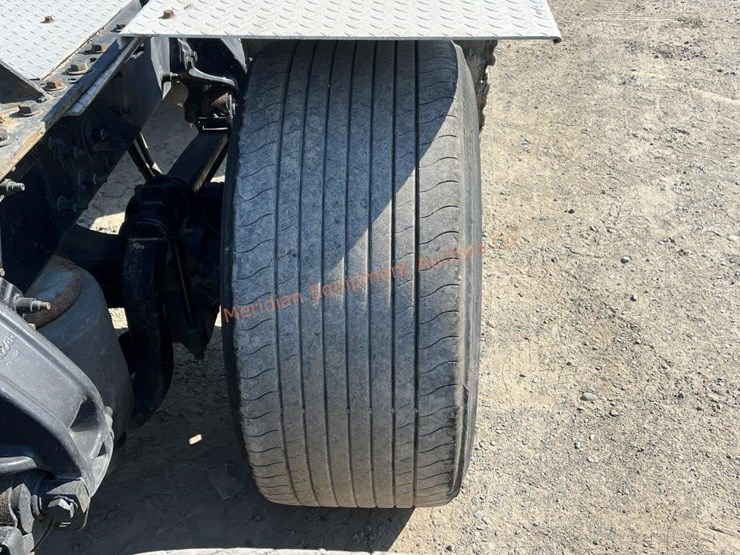 2016-peterbilt-579-image-18