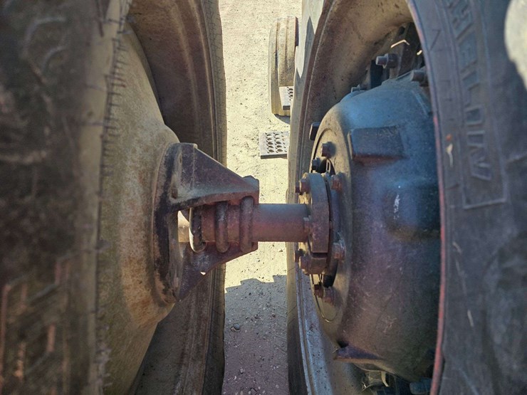 1984-case-ih-2394-image-28