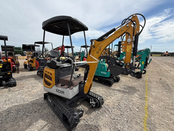 #220-•-#26489-•-unused-cfg-xz20r-mini-excavator-xz20r202507070018-image-2