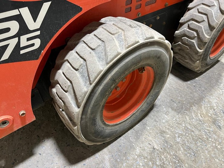 2019-kubota-ssv75-image-16