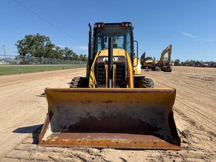 2019-caterpillar-420f2-image-3