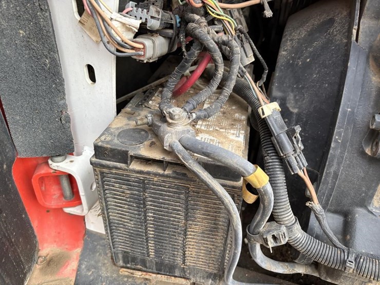 2022-bobcat-t770-image-35