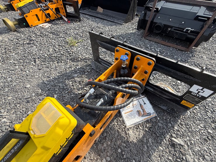 #2000-•-#26320-•-unused-giyi-skid-steer-breaker-psc6802507144-image-7