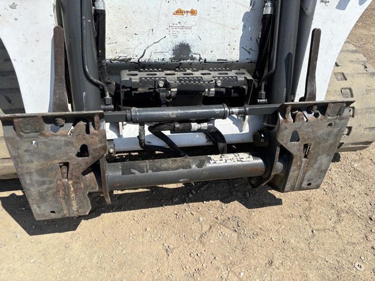 2017-bobcat-t770-image-11