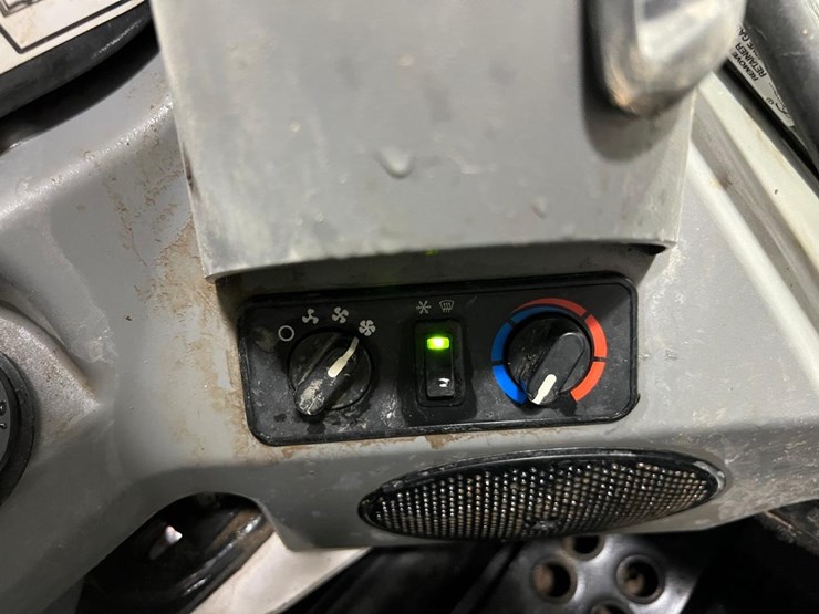 2021-bobcat-t770-image-26
