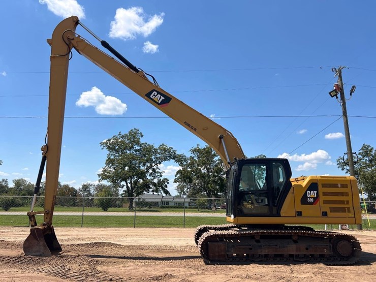 2018-caterpillar-320-image-1