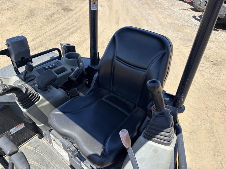 2020-yanmar-vi035-hydraulic-excavator-image-18
