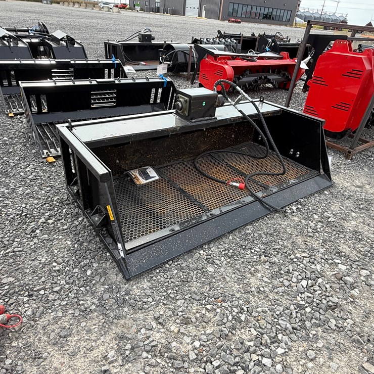 #2000 • #26351 • Unused GIYI 59" Skid Steer Screening Bucket DZDD2507130