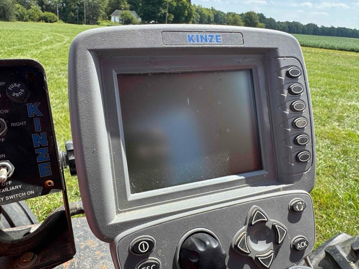 2014-kinze-3600-image-31