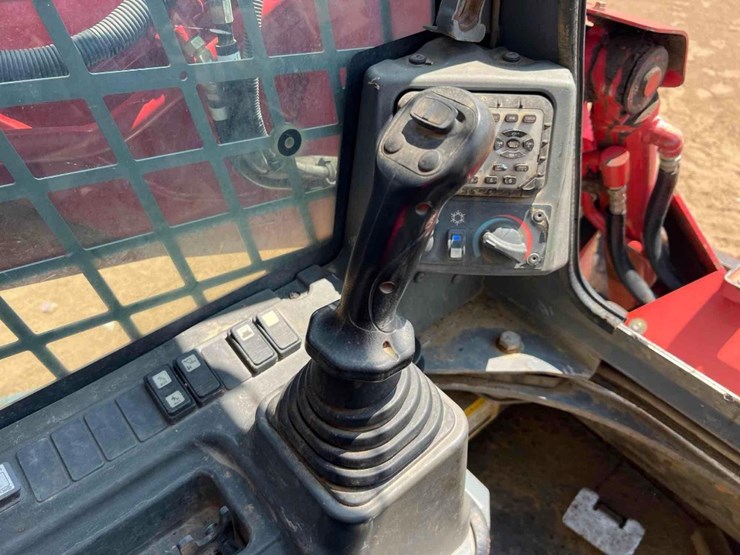 2018-takeuchi-tl12v2-image-37