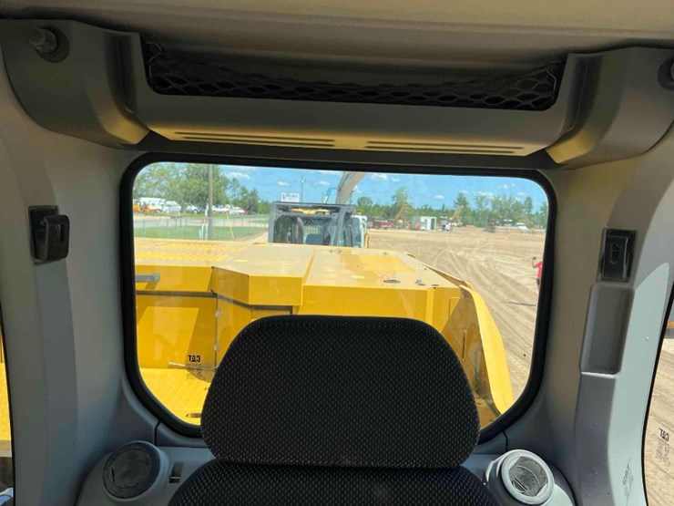 2019-caterpillar-330gc-image-44