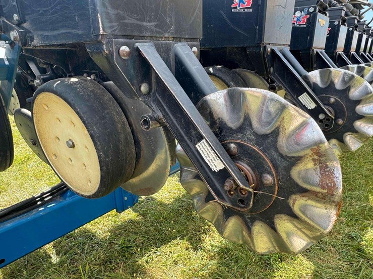 2014-kinze-3600-image-43