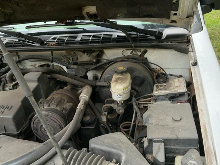 #143-•-2002-chevy-s10-truck-image-13