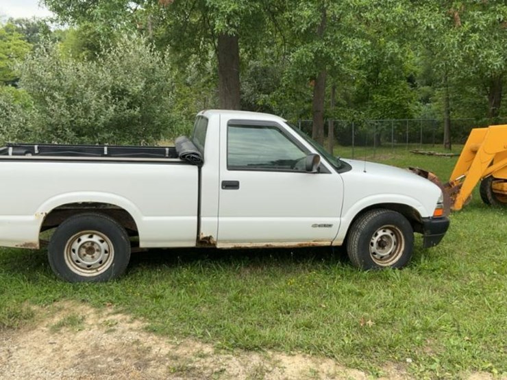 #143-•-2002-chevy-s10-truck-image-2