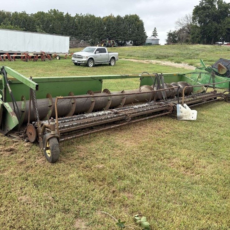 JOHN DEERE 224