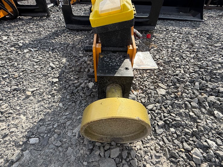 #2000-•-#26322-•-unused-giyi-skid-steer-post-driver-dzc6802507153-image-7