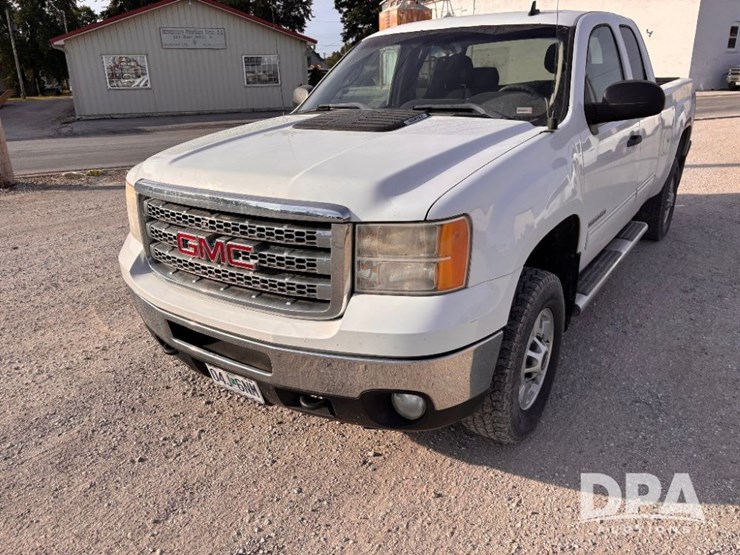 2013-gmc-2500-image-15