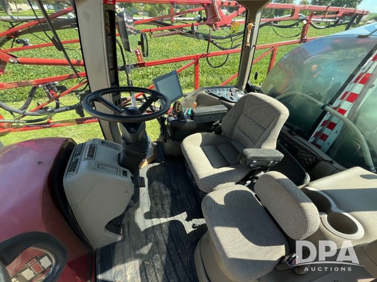2011-case-ih-patriot-3330-image-60