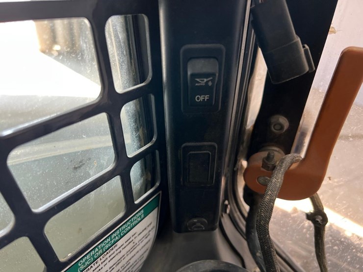 2021-bobcat-t740-image-25