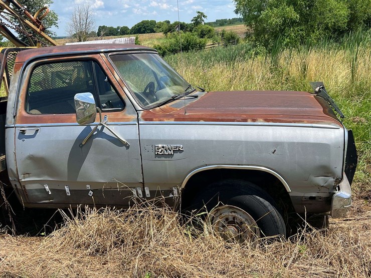 1985-dodge-ram-250-image-14