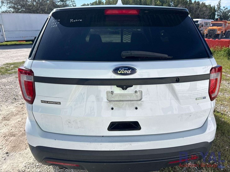 2017-ford-explorer-image-26