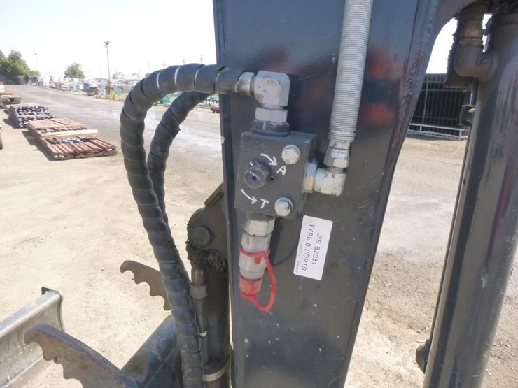 2022-deere-35g-image-26