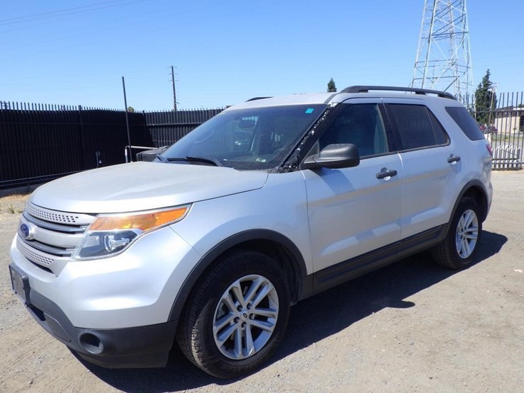 2015-ford-explorer-image-1