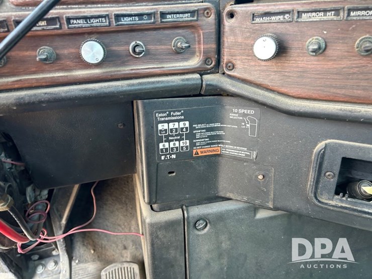1998-freightliner-day-cab-truck-(cp0657,-unit-28648)-image-37