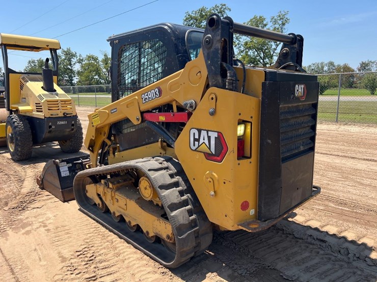 2022-caterpillar-259d3-image-2