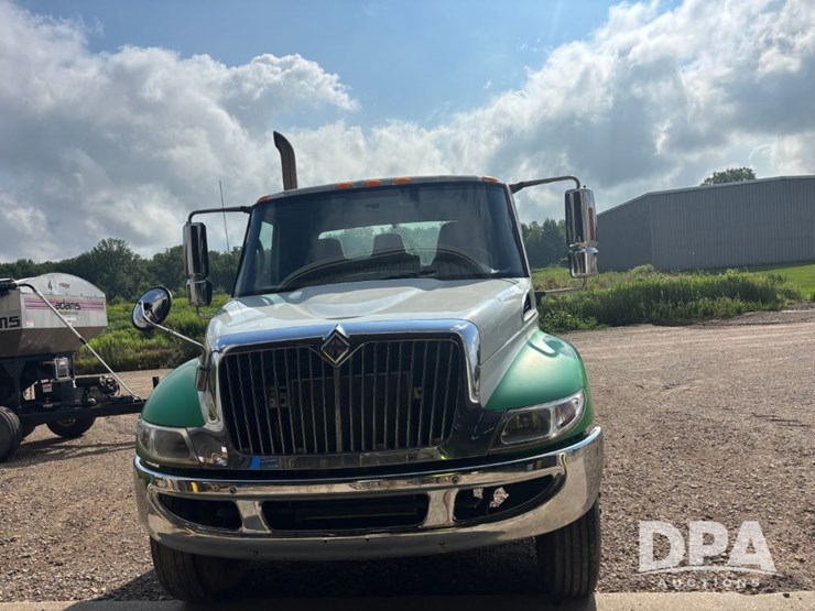 2003-ihc-4400-truck-(pz13857,-unit-109029)-image-2