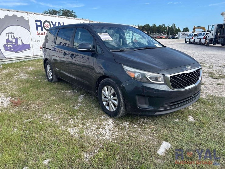 2017-kia-sedona-lx-image-2