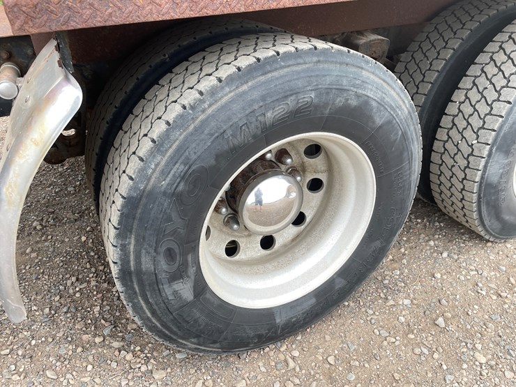 #2107-•-1997-volvo-truck-tractor-(has-mn-title-in-delay)-image-11