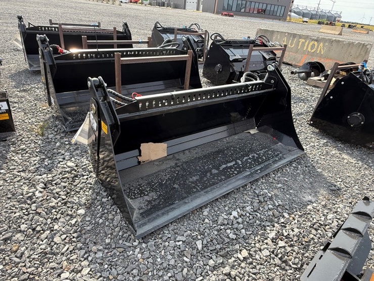 #2000-•-#26266-•-unused-giyi-72"-skid-steer-bucket-fkhd722507243-image-2