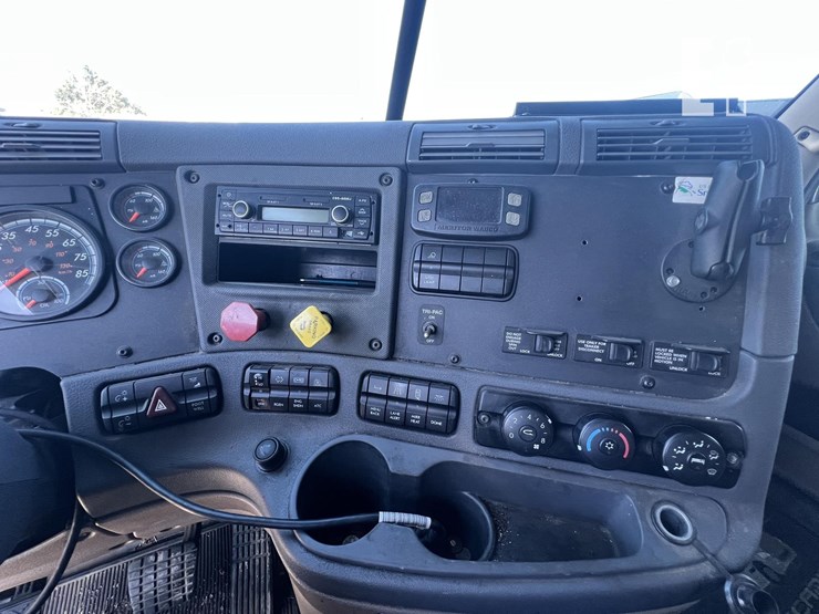 2018-freightliner-cascadia-125-image-21