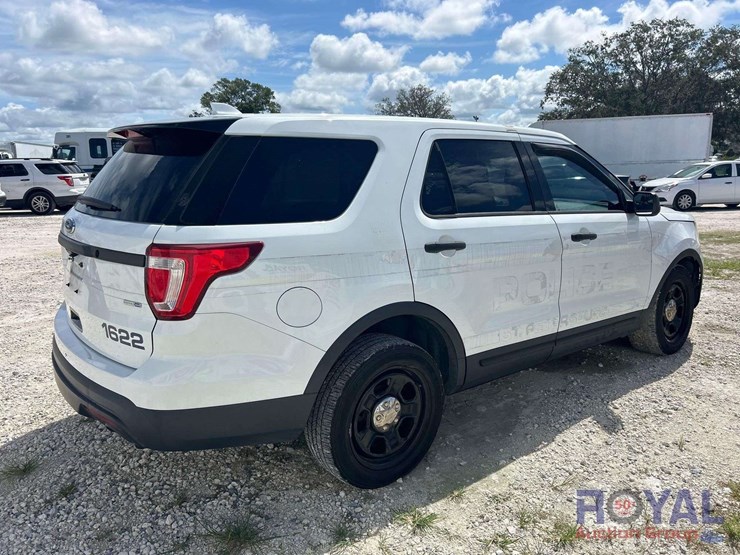 2016-ford-explorer-image-3