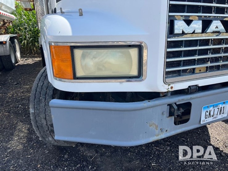 2002-mack-ch613-image-12