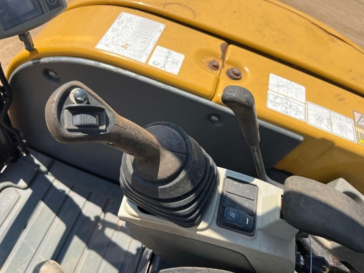 2016-caterpillar-303.5e2-cr-image-28