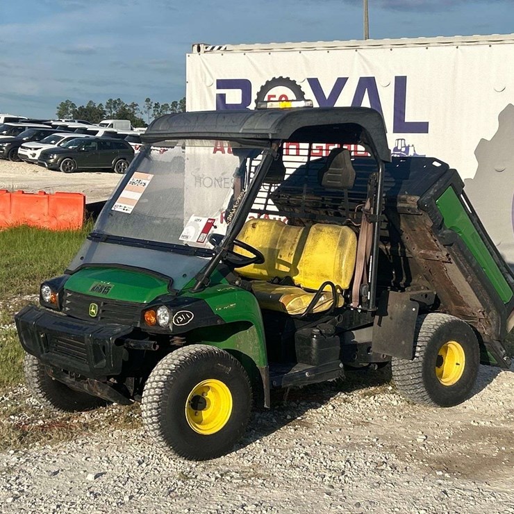 JOHN DEERE GATOR