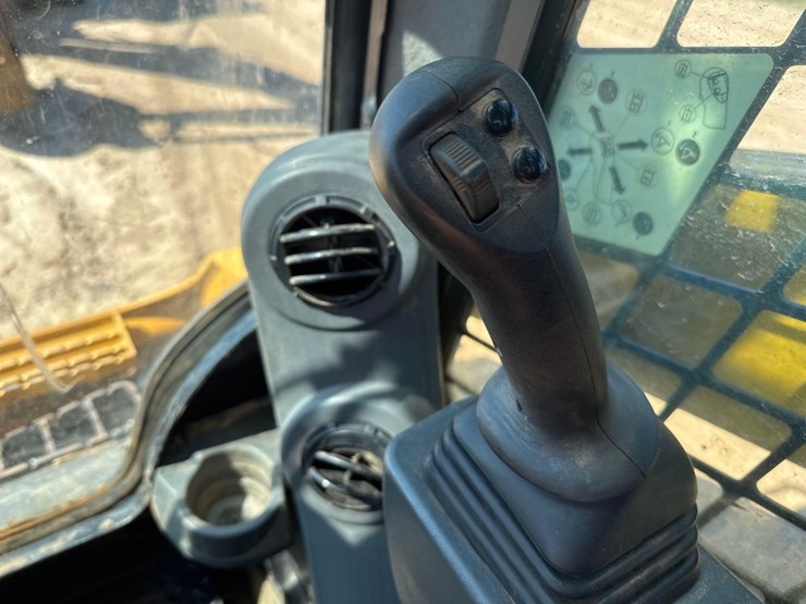 2023-caterpillar-299d3-image-31