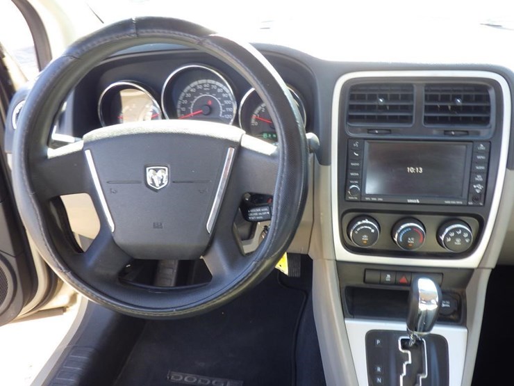 2010-dodge-caliber-image-9