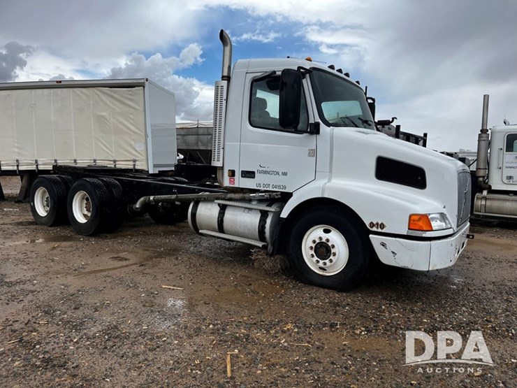 2001-volvo-truck-(dr12174)-image-1