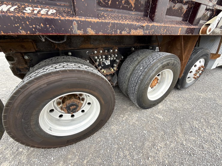 peterbilt-340-image-16