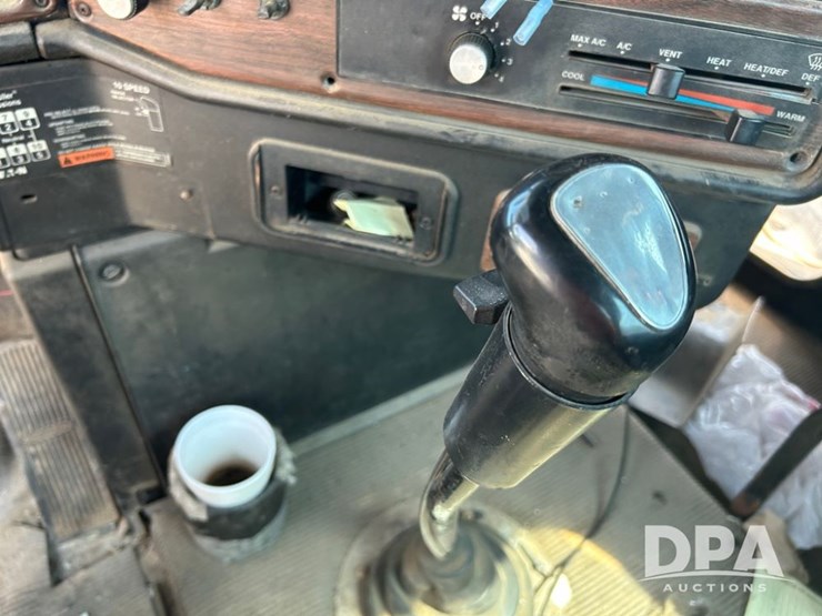 1998-freightliner-day-cab-truck-(cp0657,-unit-28648)-image-36