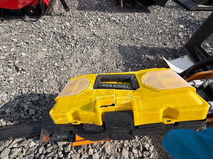#2000-•-#26321-•-unused-giyi-skid-steer-breaker-psc6802507143-image-12
