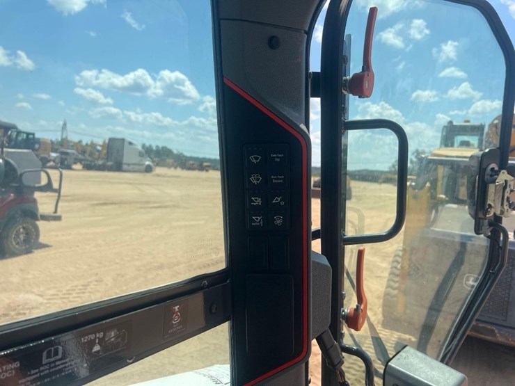 2022-bobcat-t76-image-29