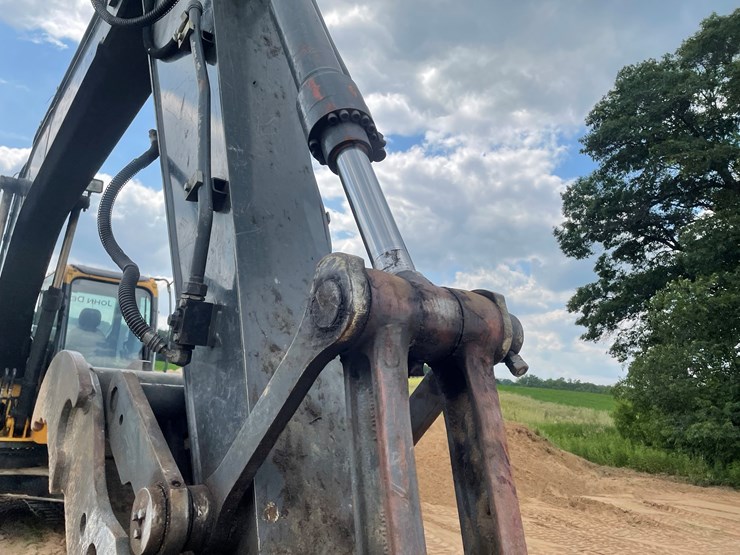 deere-160d-lc-image-23