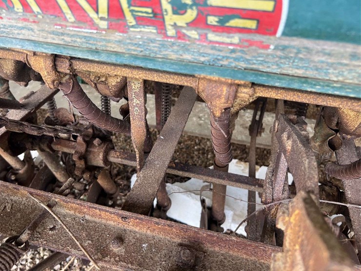 oliver-superior-8ft-grain-drill-image-17