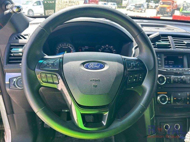 2016-ford-explorer-image-13