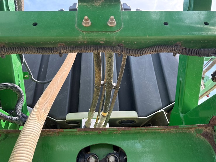 2018-john-deere-r4038-image-23