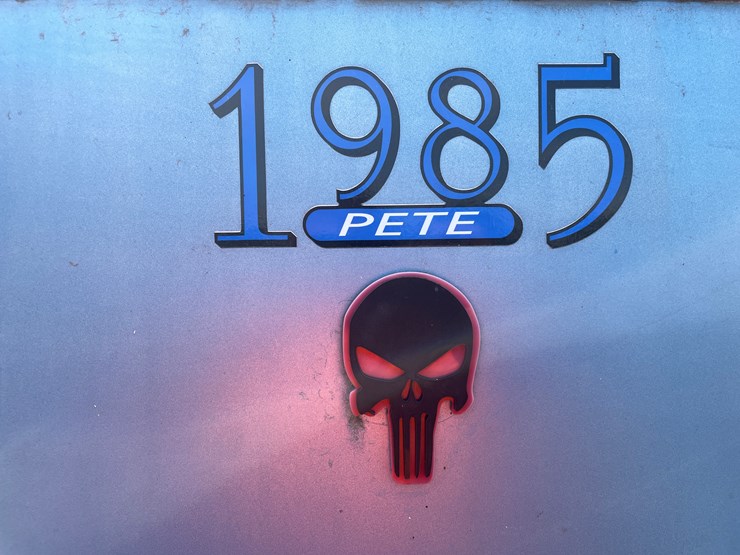 #2148-•-1985-peterbilt-359-truck-tractor-(has-mn-title)-image-19